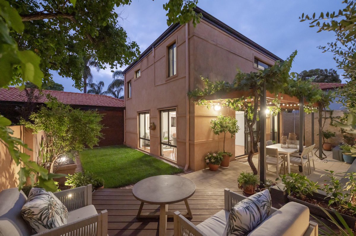 MontanaColreavy's tweet photo. FOR SALE
2A Fleet Street, Leederville 
3 🛌 2 🛁 2 🚘

This home will have you feeling like you are on a European vacation every day! Spacious, well thought out floor plan and interiors leading out onto large, leafy green open spaces to accommodate all your lifestyle needs. https://t.co/k55JKOyd2Z