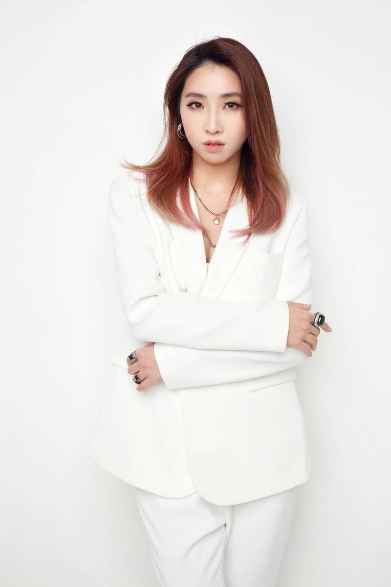 siambanterng1's tweet photo. เดือดปรอทแตกแน่นอน🔥🔥สำหรับรายการ 9low On Top ที่จะออกอากาศทางช่อง3 ได้ Minzy 2NE1-Kim Woo Seok-Lee Jin Hyuk UP10TION ที่เข้าร่วมเป็นเมนเทอร์❤
อ่านข่าวเพิ่มเติม📍https://t.co/ouxZb9TY7w
#9lowOnTop
#Minzy
#kimwooseok
#LEEJINHYUK
#90T
#9OTtrainee
#สยามบันเทิง https://t.co/OoRL3MbebL