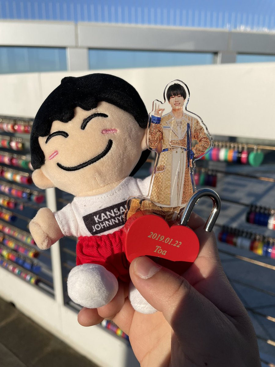 Toa122712's tweet photo. 友達とオタ活してきた、、、、

楽しかった、、、

急遽アイランドストア行けると思わんくて、りとるアクスタ全員買ってしまった💸💸💸 https://t.co/cBAY2c5zRF