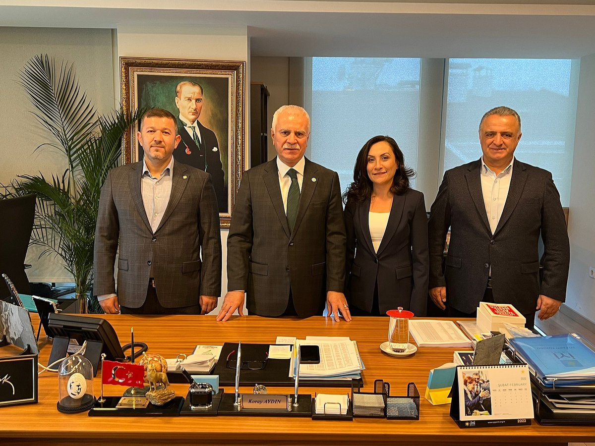 korayaydintr's tweet photo. İYİ Parti Ankara il delegesi ve eski Çankaya ilçe teşkilat başkanı Sinan Çevik Bey,
il delegesi Elif Ceylan Güven Hanımefendi ve ABB Meclis Üyesi @keremerdem06 Bey ile Genel Merkezimizde görüştük; gündemi değerlendirdik.
Parolamız;
#AnkaraİYİolacak
#TürkiyeİYİolacak
#AzKaldı https://t.co/W9wo9RS1gz