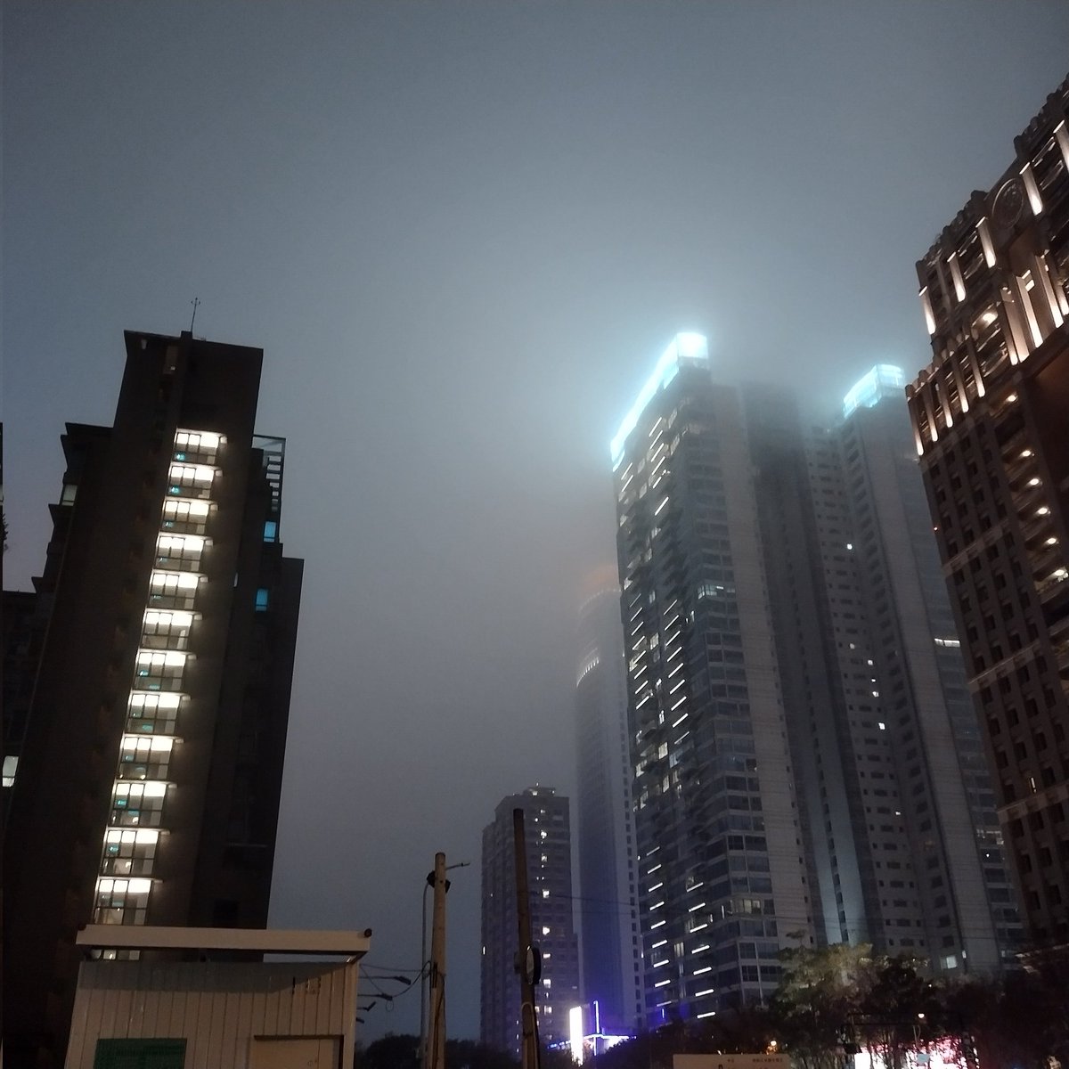 mfc0510's tweet image. 也太霧了吧！！能見度200公尺不到！！！