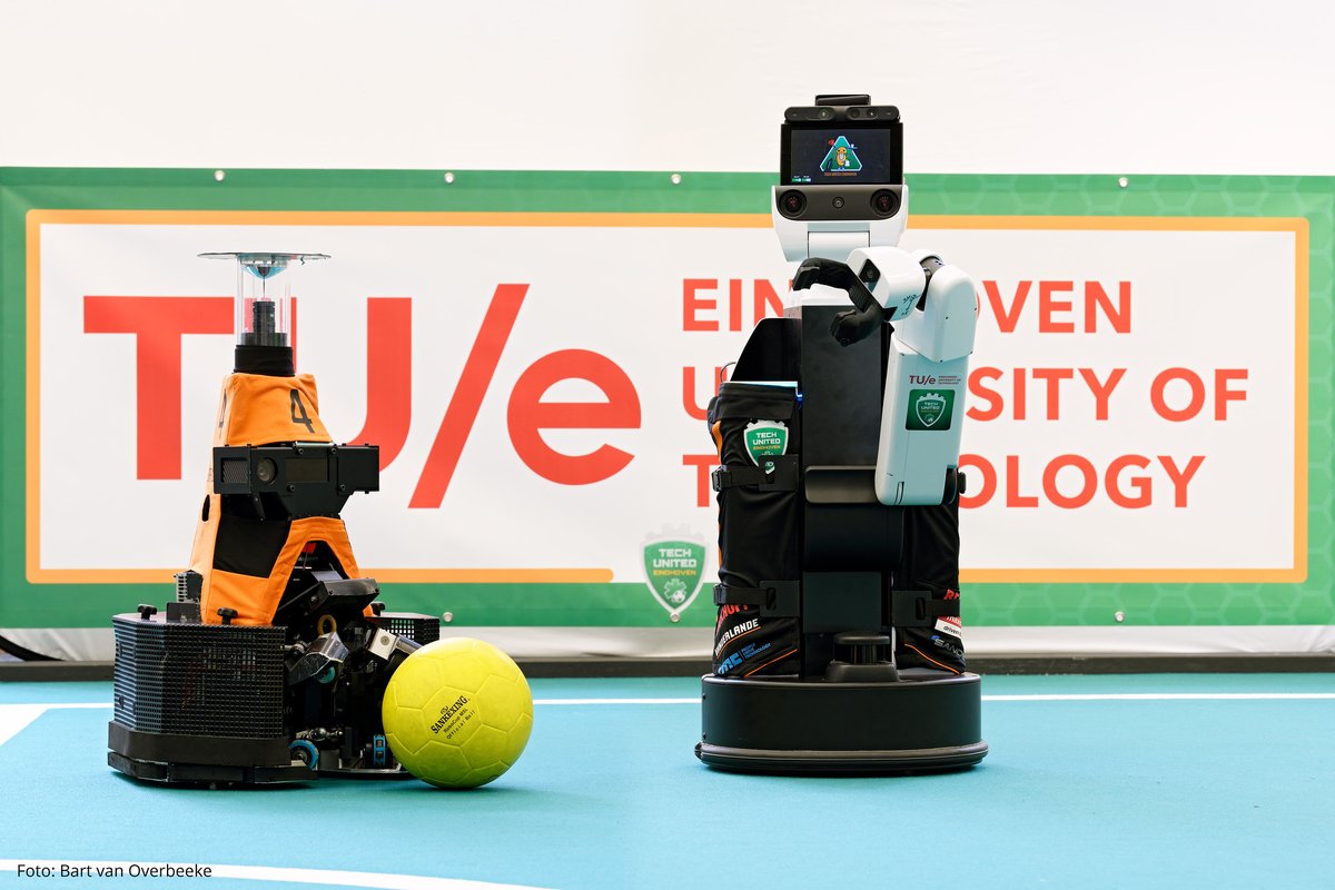 TechUnited's tweet photo. Our robots are ready for the new year! We hope to see you sometime in 2023! ⚽

#Robot #Robotics #Robotica #Tech #Innovation #Soccer #Football #Voetbal #Service #Zorg #HERO #Student #Team #Tue #Robocup #Eindhoven #Worldcup #BestWishes #NewYear https://t.co/Awr8JbcbJh