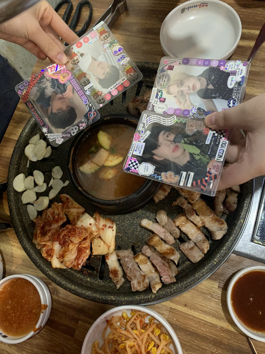 #대현아여기가맛있대현
#동한이한텐_한입이겠지
#유용하나데리러와
#준서야_너는_뭐먹니
용하보고 깅둥더랑 맛있는 고기 먹기🧡
고기 아주 잘 굽더라… 담에 또 가자구~~~!!!