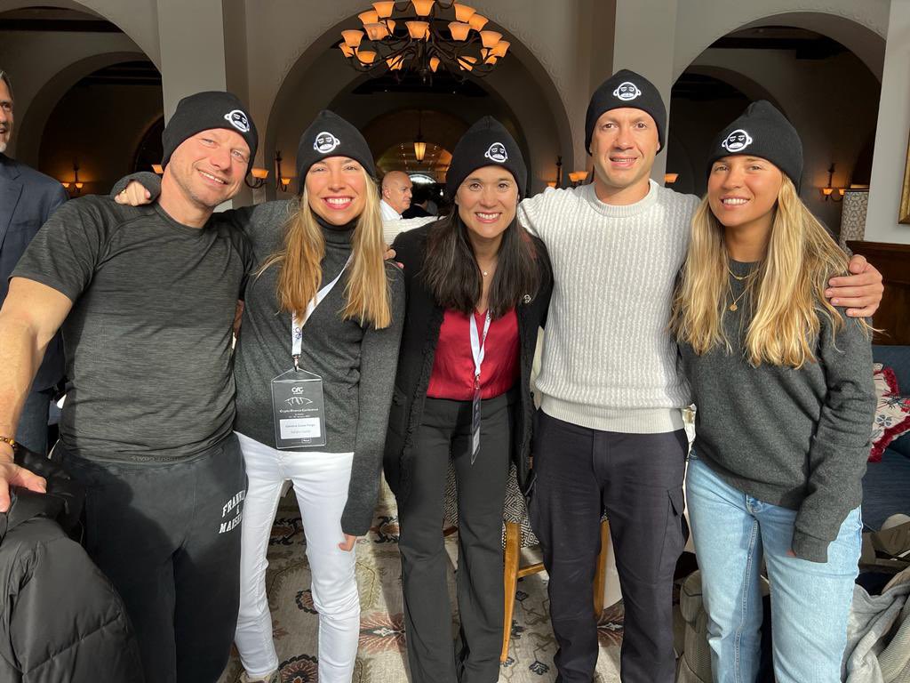 Gm from @CFCstmoritz!☀️🐵 Wonderful to give updates to our @OnChainMonkey holders & @metagoodnft investors @GBachiashvili of @MissionGateVC & Carolina and Berta Casas Forgac, the powerhouse sister team who founded @SanghaCapital! Excited to bring new people into the OCM fam!✊