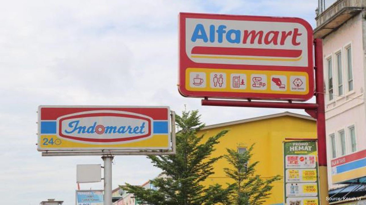 belajarlagiHQ's tweet photo. Alfamart coba serang Indomaret pake strategi andalan:

“Multi-brand Strategy”, Kerahkan Alfa Midi &amp; Alfa Express buat mengepung dominasi Indomaret.

Eits, seberapa efektif strategi ini? Kita bahas. https://t.co/VyjMBwGyMF