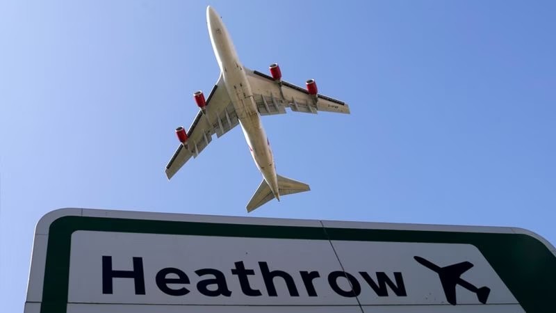 GlobalNews_IND's tweet photo. Shocking News.
#Pakistan Uranium caught by British at #Heathrow Airport. 
Is Pakistan involved in Nuclear Material Supply illegally.
This is big threat to world population fighting against #Terrorism.
iF tHIS uRANIUM GOES TO tERRORISTS THEN WORLD must think 

Pak Uranium Leak https://t.co/l6EjZJxgcD