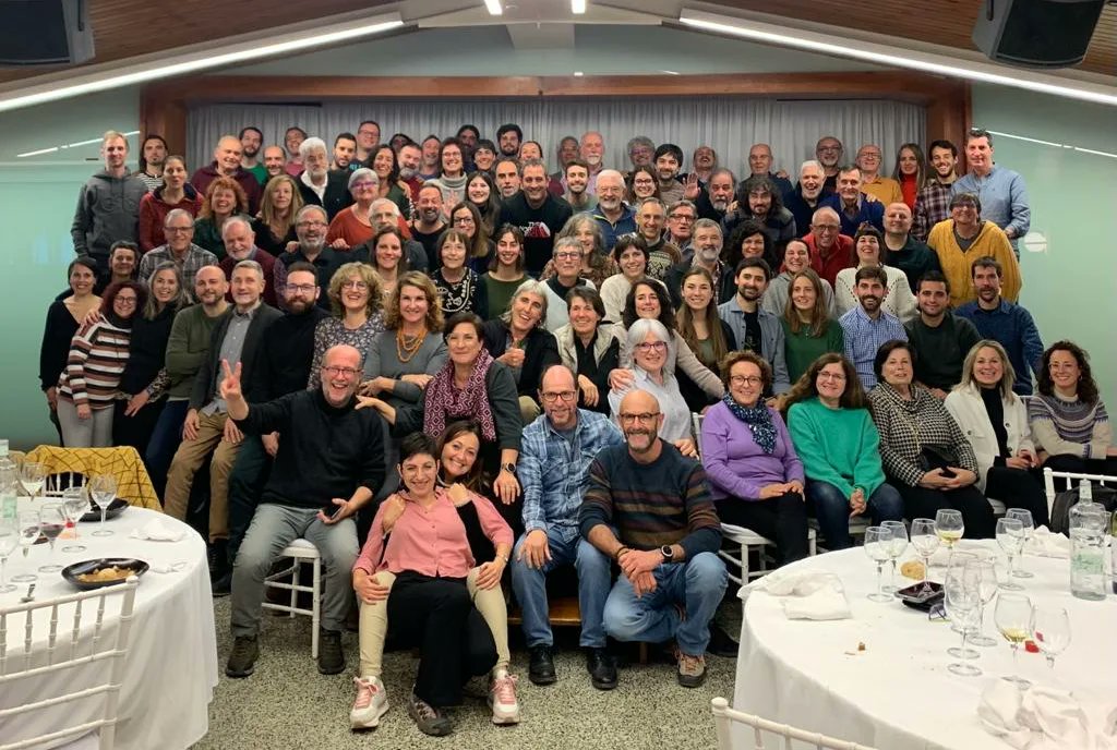 CdAGarrotxa's tweet photo. 40 anys no es fan cada dia!
Ahir, a l'@espai_crater, vam celebrar la fundació, fa 40 anys, del @CdAGarrotxa, del Casa del Delta de la'Ebre, @cdatarragona i @cdajuneda.
Una jornada de trobada, reflexió i celebració.
Llarga vida als Camps i Entorns d'Aprenentatge! 🎂 https://t.co/UR3EOjQnI6