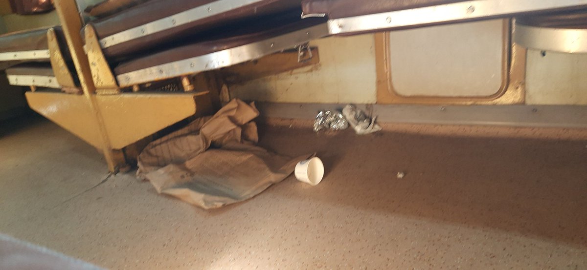 Vimalaks4's tweet photo. Swacha Bharat kochuveli Yashavantpur express https://t.co/KhRvlnVC3i