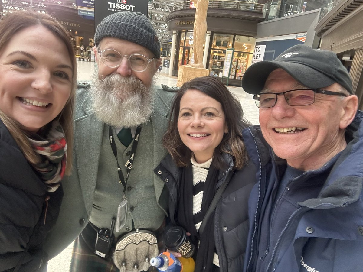 GLCTours's tweet photo. Great fun on the 10:00 tour this morning with the teachers from St Peter the Apostle school clydebank 🚂🚂🚂👍👍👍 https://t.co/57oTmngVJt