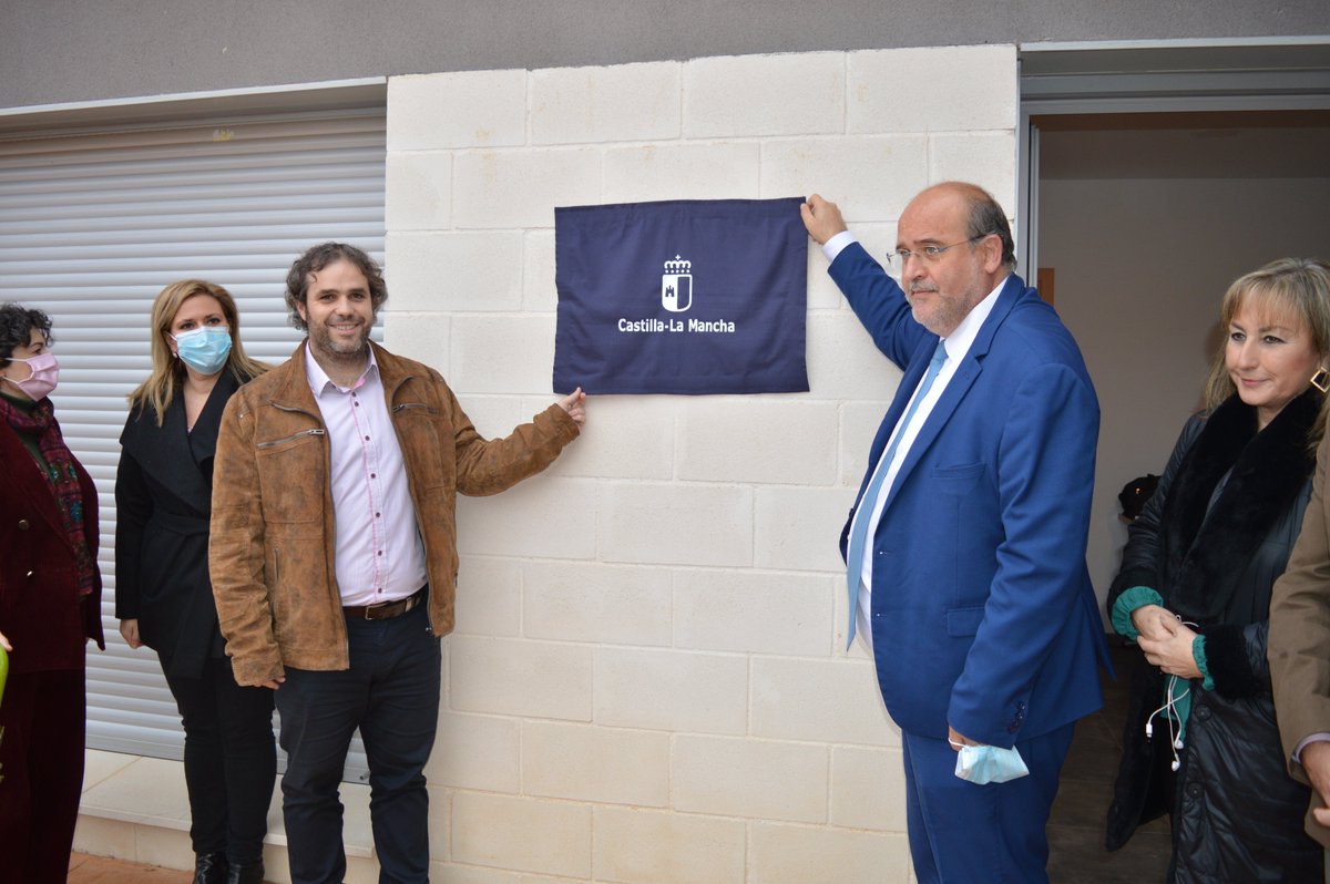 OndaMC's tweet photo. Inaugurada en Mota del Cuervo la nueva vivienda con apoyo para personas con discapacidad.
https://t.co/76HwnPn4jp https://t.co/xxYgjKOwah