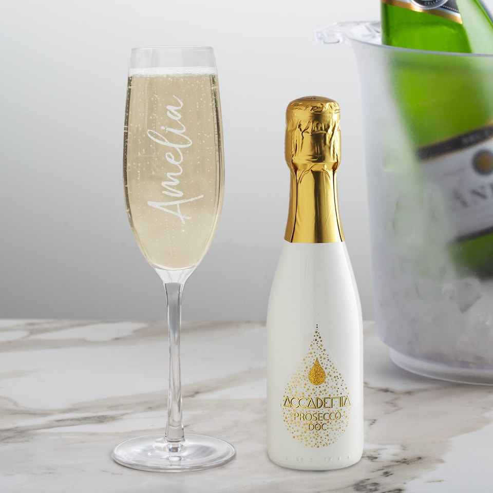 Valentines Day is fast approaching, and if you like to buy your loved one a special gift every year, one with that extra special touch, take a look at our personalised Valentines range in our shop! 
And you get free shipping! issy.uk/gifts/gifts-by…