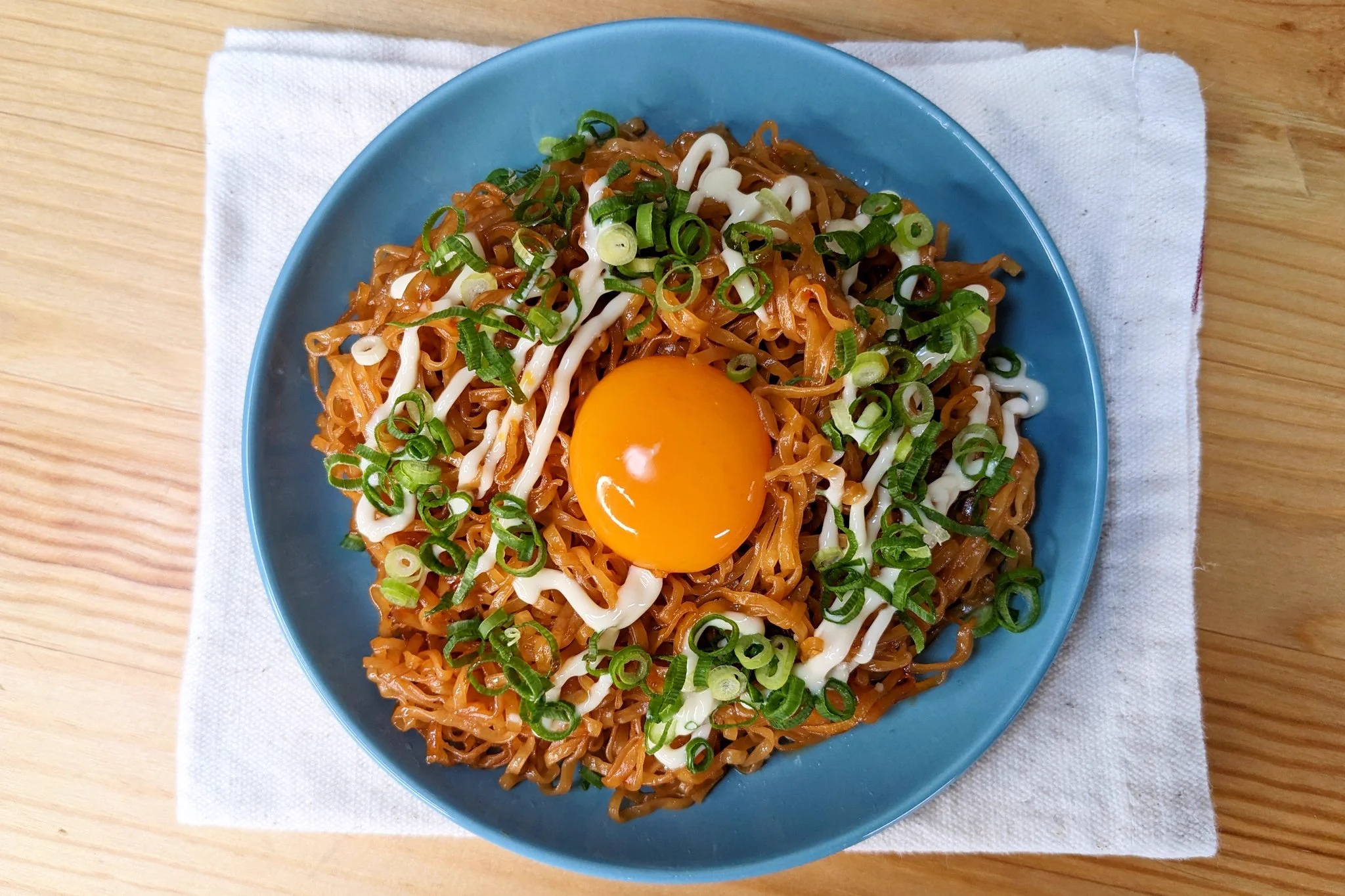 やばい。美味しそう。悪魔の焼きチキンラーメン油そば。