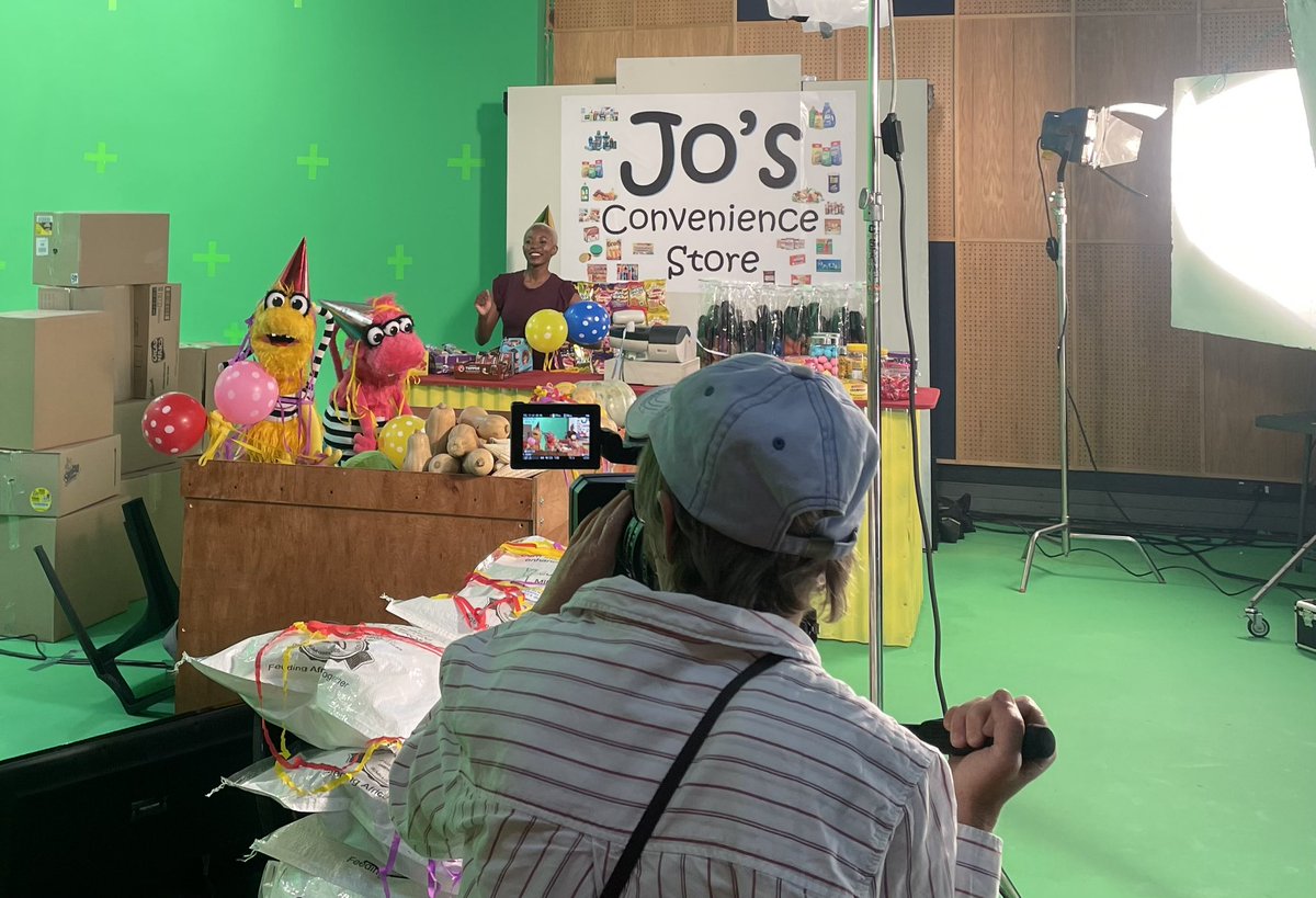 BizzyPuppet's tweet photo. Shooting the pilot for our TV show - here are some behind the scenes pictures. 💛 https://t.co/s84JqttdKS