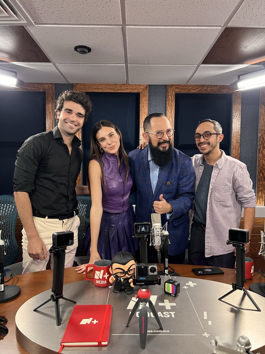 AlvaroCueva's tweet photo. ¡Esto es una locura!: Macarena Achaga, Javier Dulzaides y Pável Vázquez más traviesos que nunca. 

Streaming:
https://t.co/igWQxZynuD 

Podcast:
https://t.co/CooWzShdZX

@macabeso @VIX @nmasmedia #lacuevadealvaro #NMasMedia #sreaming #Podcast #travesurasdelaniñamala #vixplus https://t.co/VGZvQ3mCzp