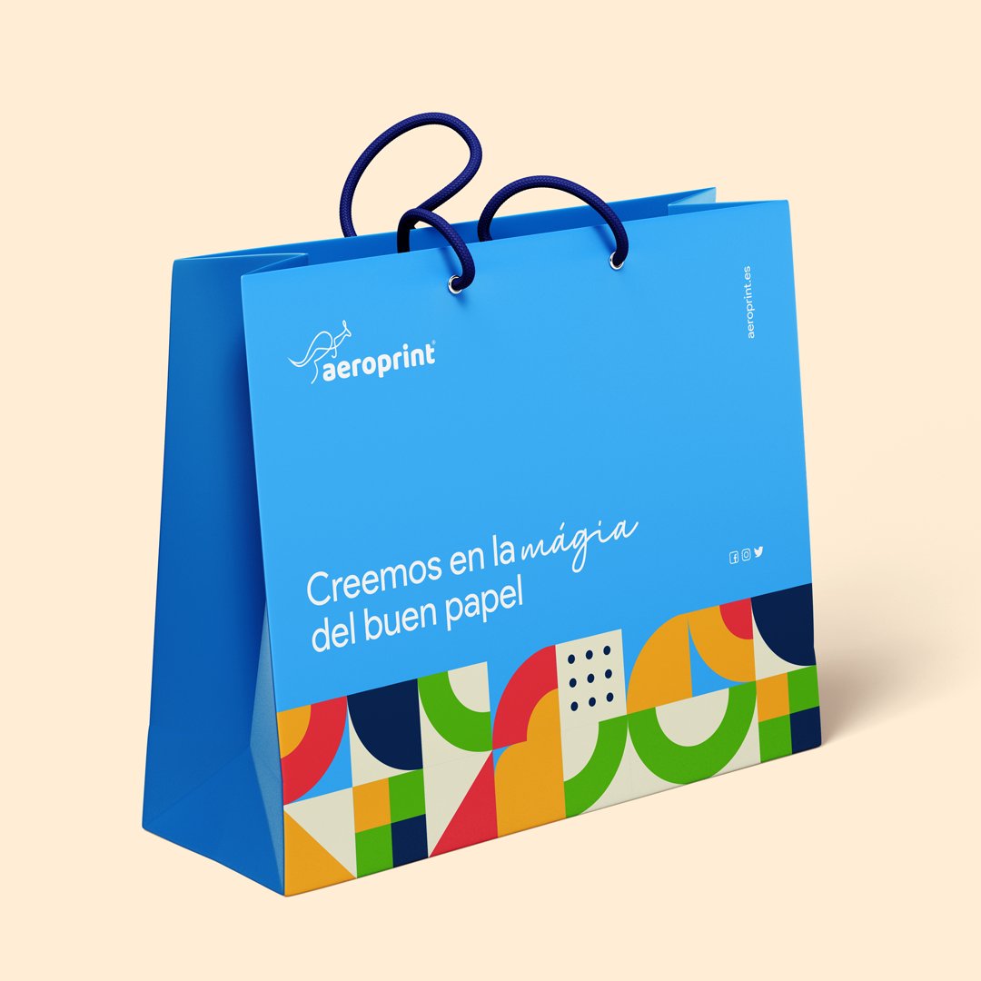 aeroprint_es's tweet photo. Año Nuevo, Bolsas nuevas… Es el momento de renovar tus productos impresos, ¿cómo serán tus bolsas en 2023?

¡Ahora el diseño gratuito de su personalización! 🤩 https://t.co/5hTblga8wS