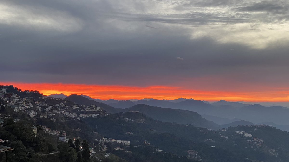 vilakha's tweet photo. Winterline sky of the Mussoorie during beautiful morning. https://t.co/8kV0YhWmGG