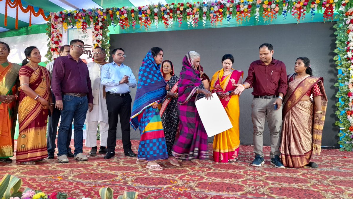 ChandbaliI's tweet photo. #BlockLevelMissionshaktiMegaLoanMela wasOrganisedAt #Kalipadia where1132nosWSHGsWereFacilitatedRs41.97CrFinancialCreditLinkage in presence of Hon'ble MLA,CNB,Hon'ble MP, BDK,Respected Collector,CDOcumEO,LDM, BDK,CDPO,BPC,CNB-I&amp;II,BPM&amp;OtherOfficials @DM_Bhadrak @DPMU_MS_Bhadrak https://t.co/gOTCk8MUWh
