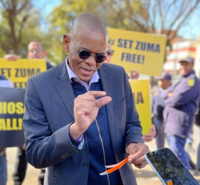 AlbaMokopane's tweet photo. Ace Magashule wasted his time campaigning for Jacob Zuma, imaginary victimization. https://t.co/SUUQIFJryn
