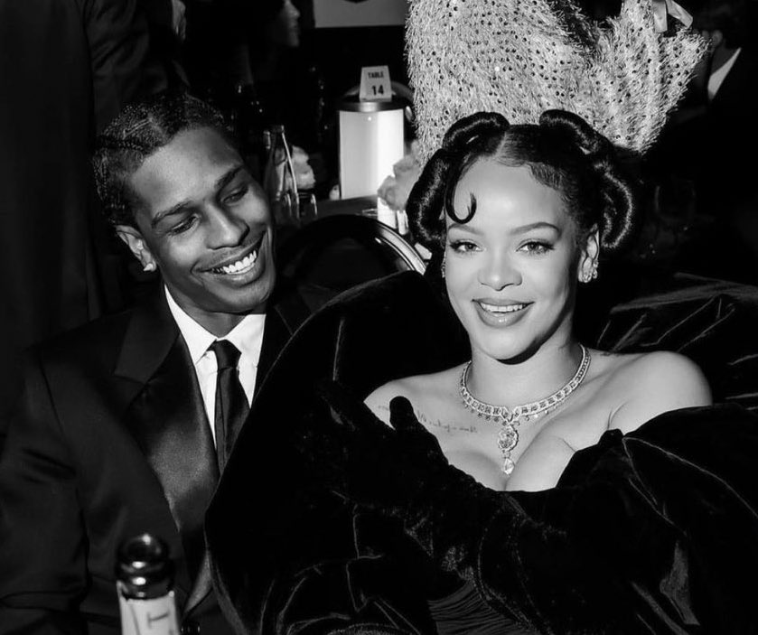 mamamoMkbrnt's tweet photo. the way a$ap rocky looks at rihanna 😩 lord, when https://t.co/mVJL36bvyB