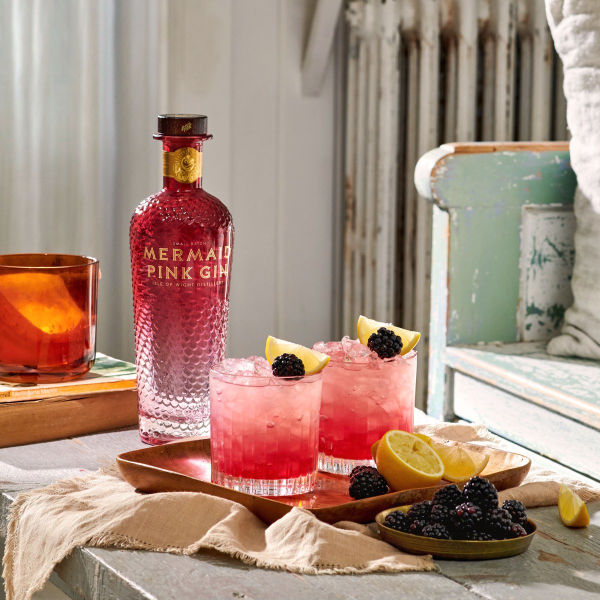 MPRComms's tweet image. If you&apos;re looking to bring some sparkle back into your January, liven things up with a themed &apos;Ginuary&apos;! 

To keep the festivities going, an array of delicious Mermaid Gin Cocktails await.

@iowdistillery 

#gin #cocktails #drinks #gintonic #cocktail #bar #ginandtonic #ginlovers