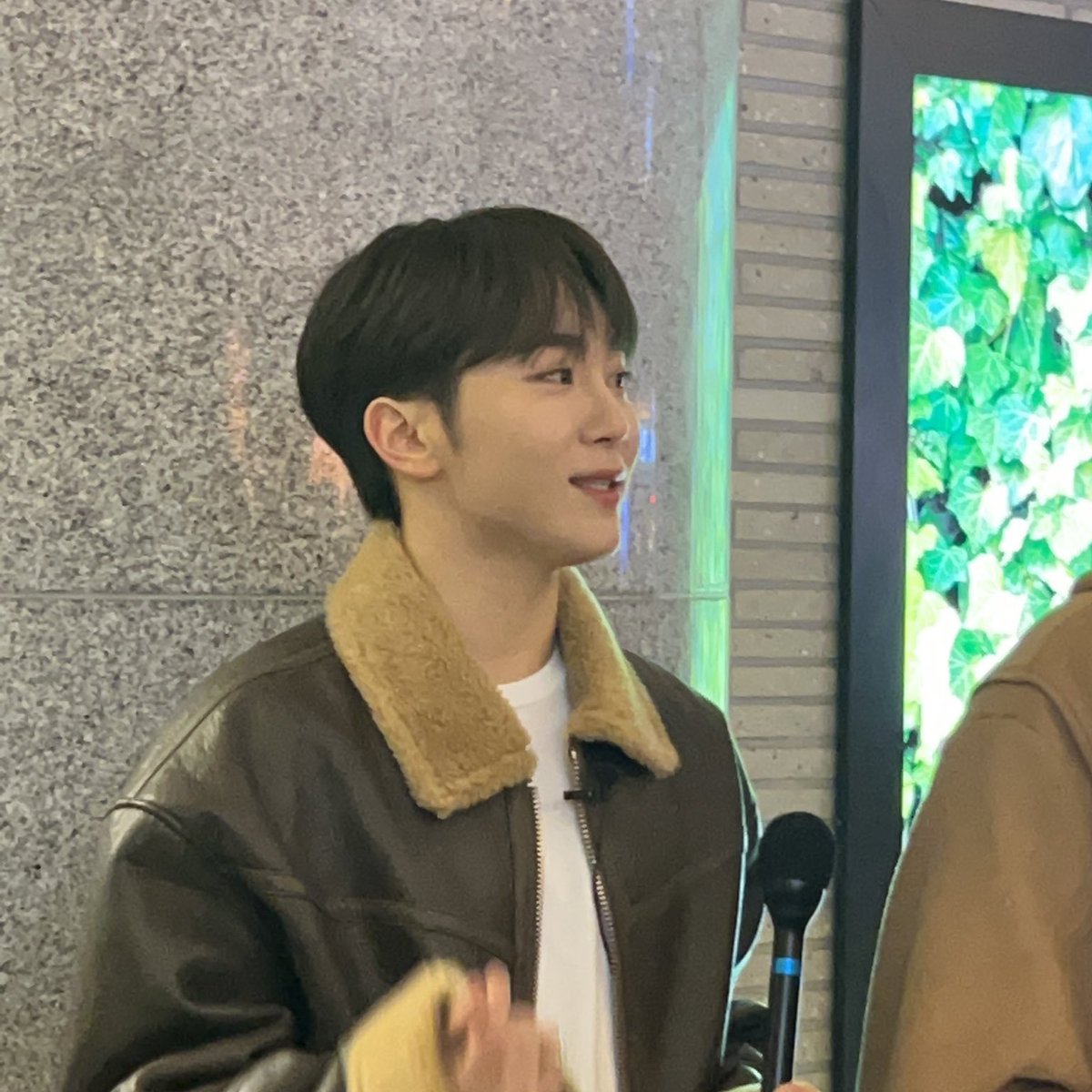 kwnshubread's tweet photo. seungkwan x oc wherein ikaw ay isang makeup artist at non-showbiz partner ng isang bsk 🤩 https://t.co/kA1qkTfcnX