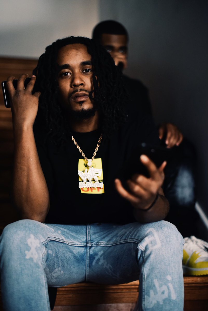 30bluP3's tweet photo. Million Dollar Line What I Look Like Chasing A 👩🏾‍🦱 I Chase 💵💰 Ⓜ️3️⃣0️⃣ https://t.co/45BcroqYiC