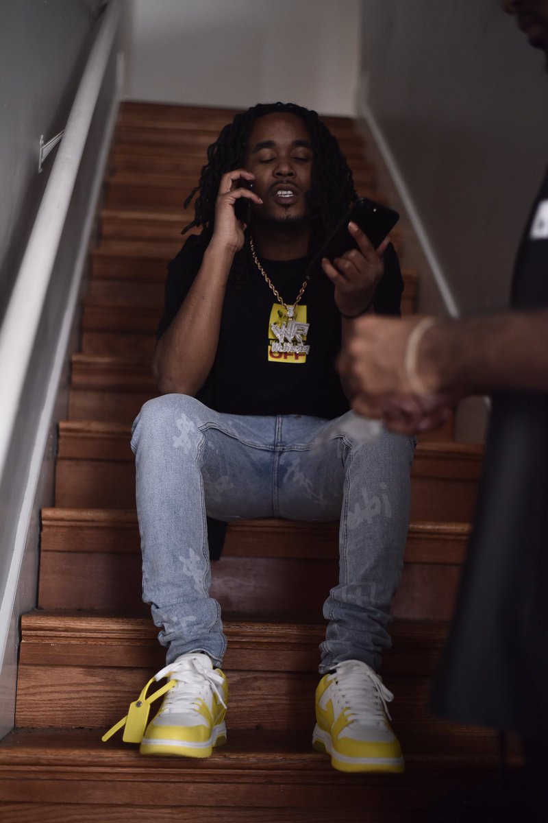 30bluP3's tweet photo. Million Dollar Line What I Look Like Chasing A 👩🏾‍🦱 I Chase 💵💰 Ⓜ️3️⃣0️⃣ https://t.co/45BcroqYiC