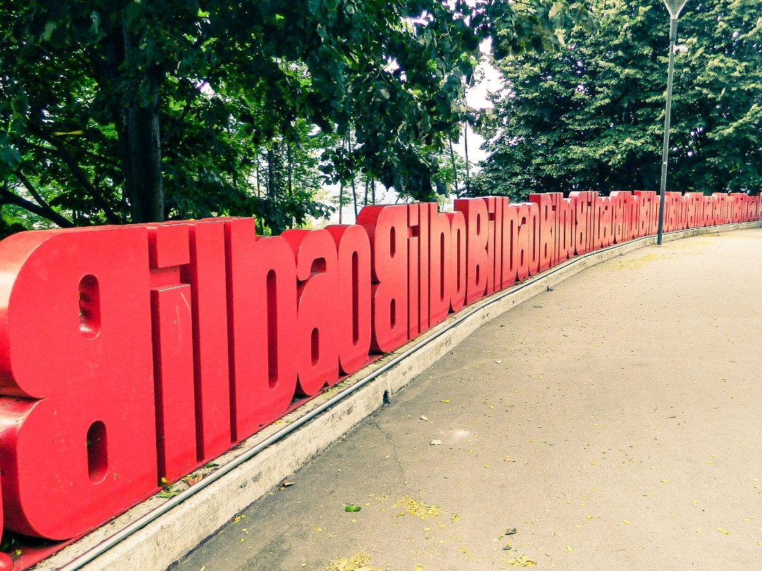 AuthenticBasque's tweet photo. The Bilbao fencing around the lookout at Mount Artxanda is one of the best places for photos in the city.

Find out more:
https://t.co/Oq3m2jVlct

 #bilbao #bizkaia #euskalherria #basquecountry #spain #españa #espana #paisvasco #viajes #fyp #travelspain #visitspain #backpacker https://t.co/vdyME9d4Kr