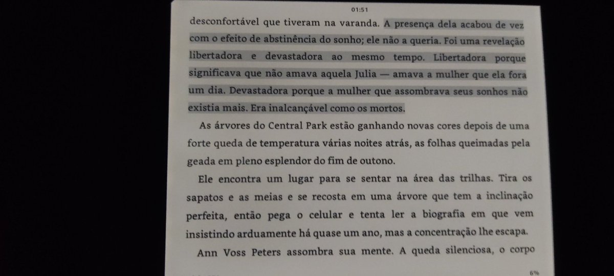 Ontem de madrugada e o Kindle me dá esse tapa na cara... 😐 As vezes penso que meus livros cvsam cmgo 📚