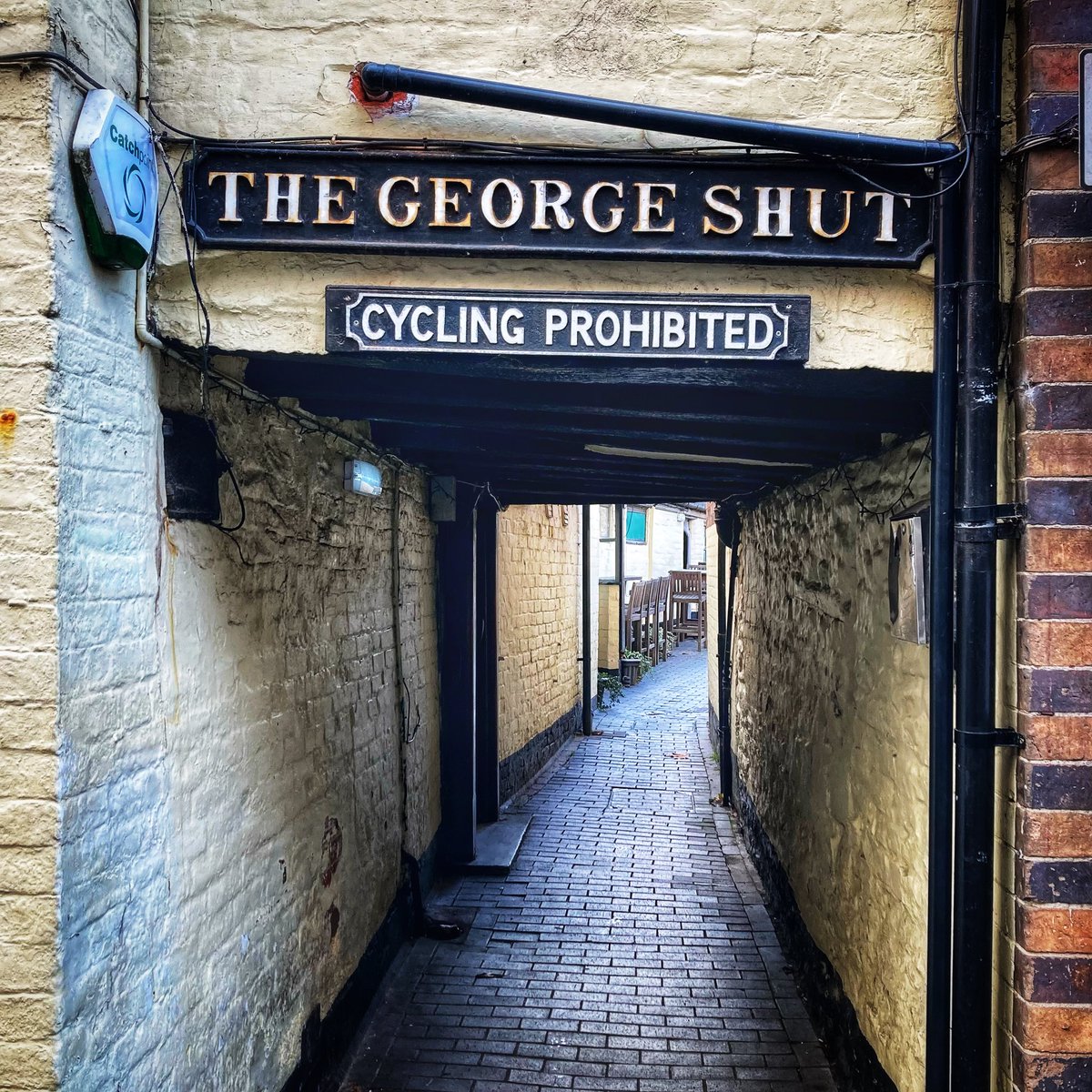 How it rolls in #shropshire #muchwenlock #cyclinglife #streetphotography #oldstuff #medievalengland #thebicycleboy #iphotography