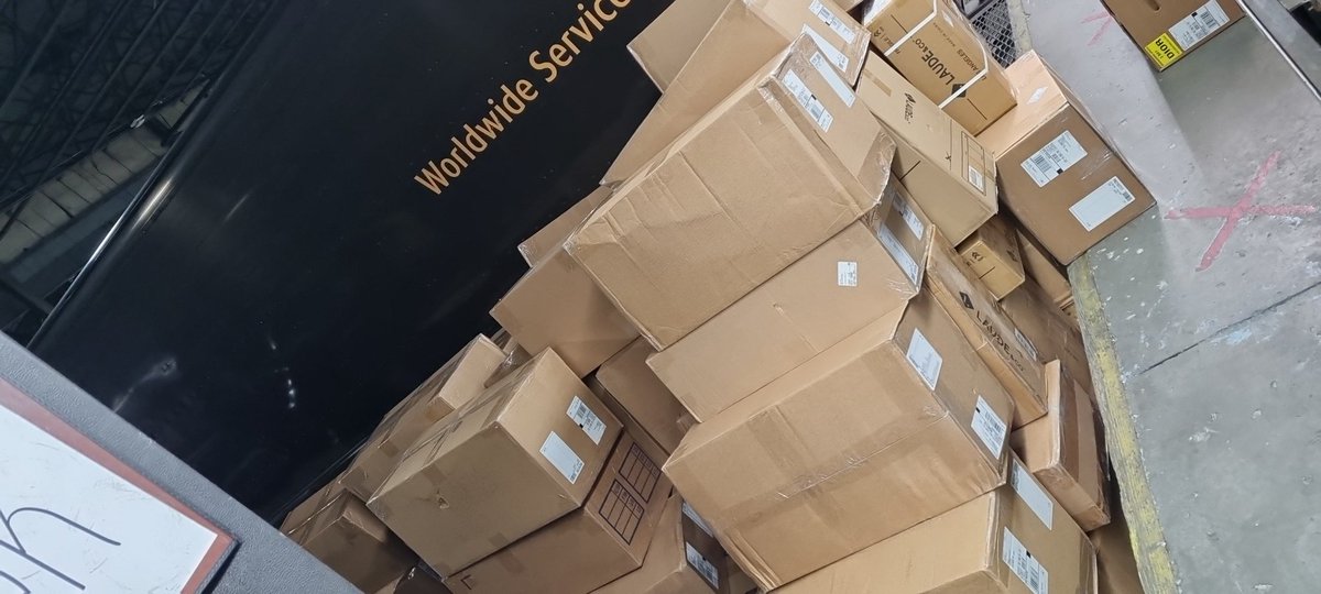 ATR_IS7_'s tweet photo. First photo.. shelf 5000...

Second photo... ALL THE 5000 SERIES BOXES BITCH WHAT, WHERE YOU WANT THIS?? TF SMD https://t.co/XFK4Sv8dIl