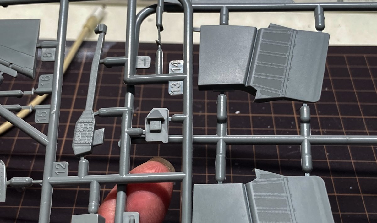 IKE30704708's tweet image. あんまTLに上がってないけどMENGの1/48 F-4爺
これスゲー、やる気とモールドが世界最高峰!

もぉレジンや3Dプリントパーツ要らないNe

ボックスアートも小池氏とか見て触るだけで買う価値有ったわ

モチベ沢山もらったので大事に仕舞っとこ…
ショートノーズ出るかな?

#MENGMODEL #48F4G