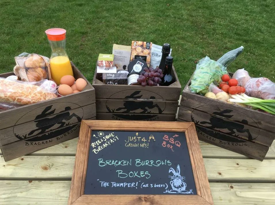 WeAcceptPets's tweet photo. Pre-order a wonderful hamper for your arrival @HelloBracken. Whether it's treats for the grown-ups or BBQ bits, they have an option for all.
https://t.co/jWdHvy5WNS 
#Kilnwick #Driffield #EastYorkshire #Campsite #Glamping #DogsWelcome #Escape #Walking #Pods #Hamper #BBQ #Treats https://t.co/LWHjQGsWRH