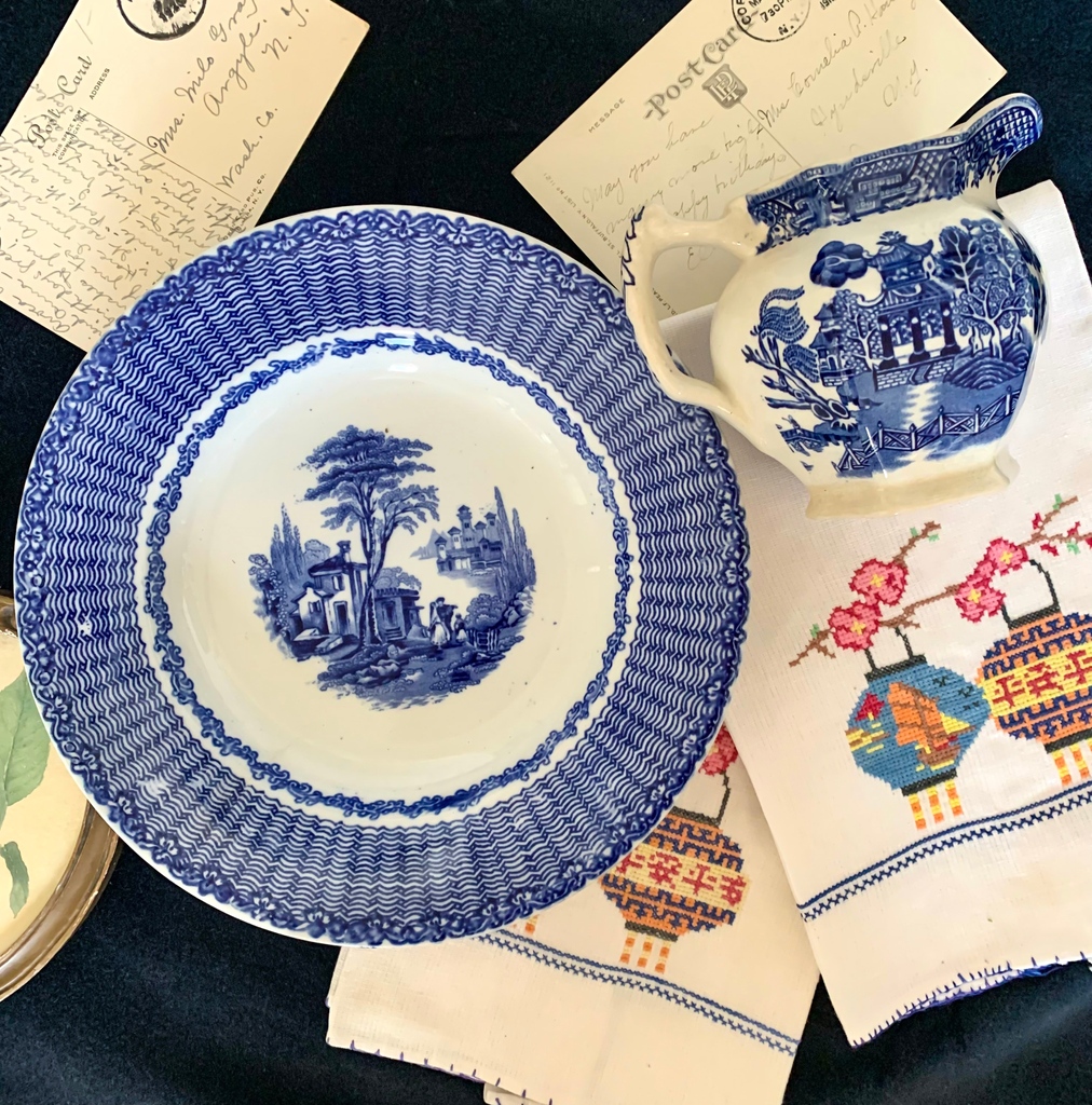 Chinoiserie beauties in the shop right now.  Available at number19vintage.etsy.com.
⁠
#chinoserie #grandmillenialstyle #grandmillenialdecor  #grandmillenialhome #grandmillenial  #blueandwhite #bluetransferware