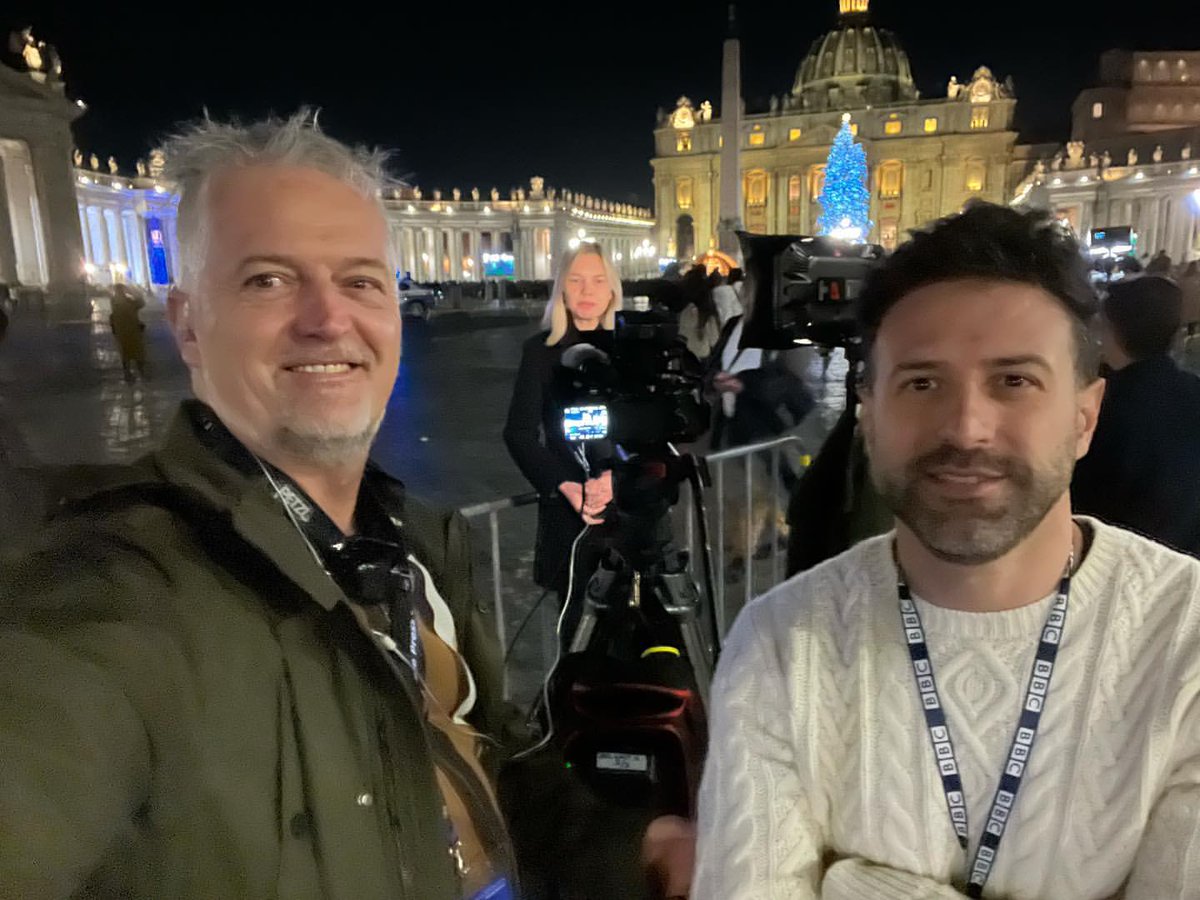 MobileViewpoint's tweet photo. Big events demand best technology.
#BBCNews reporting live from Vatican City with Mobile Viewpoint's #WMTlive
mobile encoder. 📸 Maarten Lernout
#VaticanCity #TVcrew #TVnews #LiveTV #behindthescenes https://t.co/28yldK9CbZ