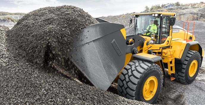 im_mining's tweet photo. Volvo CE has launched its Collision Mitigation System for wheel loaders, an automatic braking feature supporting operator response & helping reduce the risk and impacts of collision when working in reverse | https://t.co/B4QRhVeKZe @VolvoCEGlobal #minesafety #CollisionMitigation https://t.co/kT6SuPYMGW