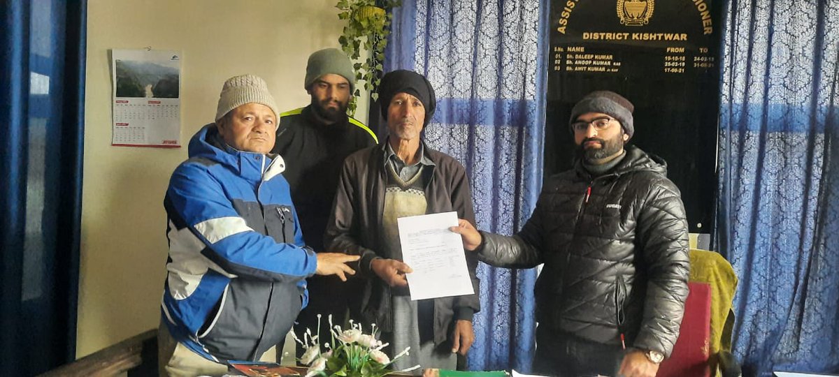 Asstt. Labour Commissioner Kishtwar (@alckishtwar) on Twitter photo Assistant Labour Commissioner (ALC) Kishtwar Sh. Amit Kumar disbursed an amount of Rs. 15,44,625 on account of death to the family of deceased Sh. Sachin Thakur S/O Sh. Angrez Singh R /o Drabshalla under Employees Compensation Act 1923.
<a href="/OfficeOfLGJandK/">Office of LG J&K</a>
<a href="/dckishtwar/">Deputy Commissioner Kishtwar</a> Assistant Labour Commissioner (ALC) Kishtwar Sh. Amit Kumar disbursed an amount of Rs. 15,44,625 on account of death to the family of deceased Sh. Sachin Thakur S/O Sh. Angrez Singh R /o Drabshalla under Employees Compensation Act 1923.
<a href="/OfficeOfLGJandK/">Office of LG J&K</a>
<a href="/dckishtwar/">Deputy Commissioner Kishtwar</a>