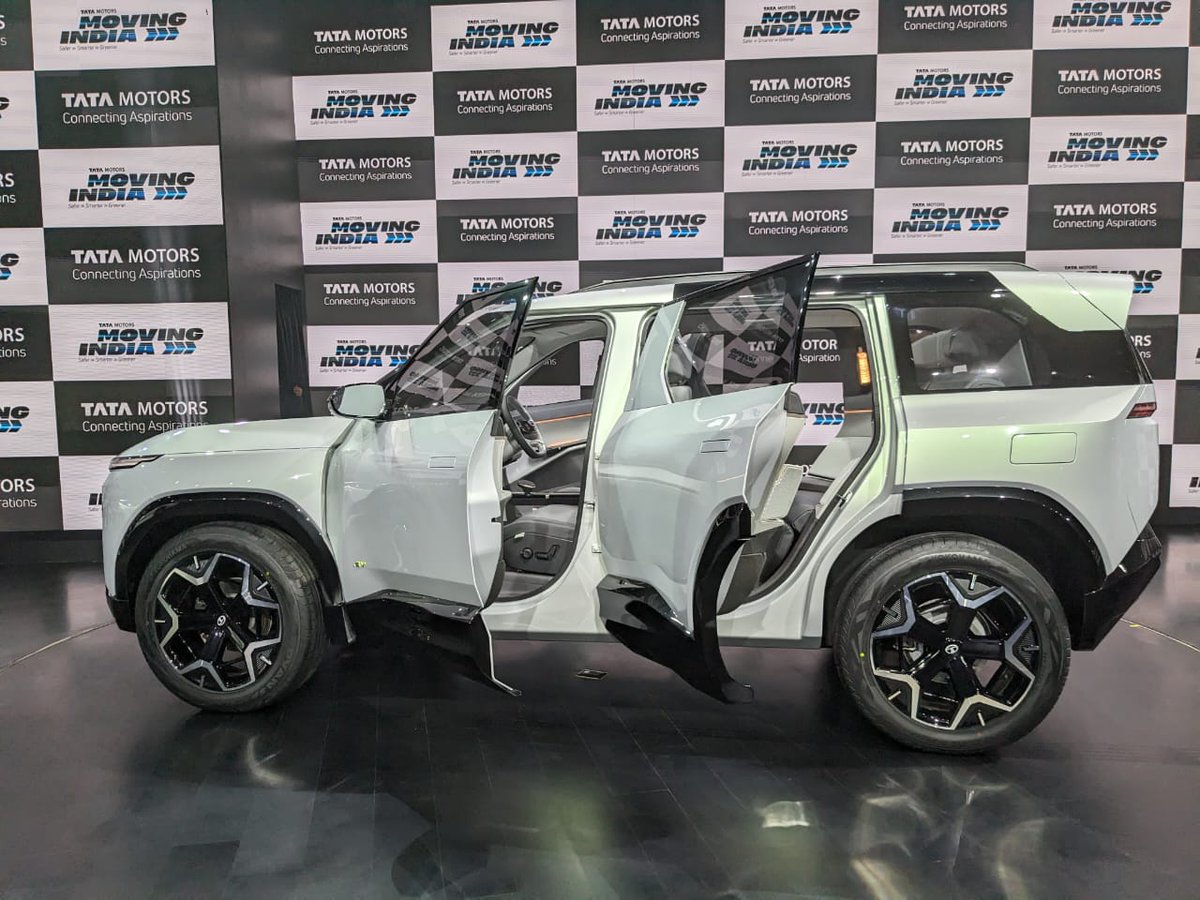 autocarindiamag's tweet photo. Here's a closer look at the @TataMotors Sierra EV, this time shown with 4 doors at #AutoExpo2023 https://t.co/5XcsX5ex2u