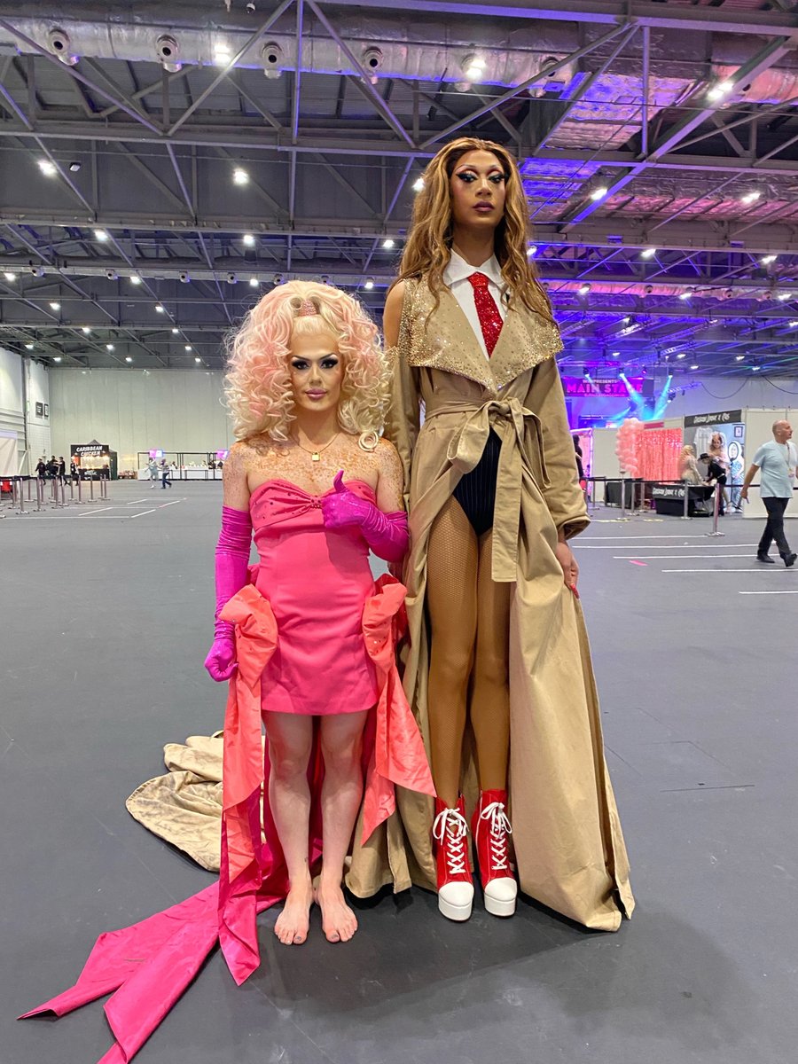 ElektraFence's tweet photo. Aunt @TiaKofi took me to Drag Con to say well done for being a little b*tch this year 💋 https://t.co/q7ZaXFX6VW