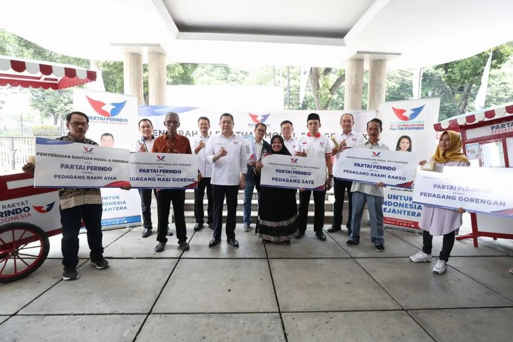 Vanesaa31's tweet photo. Emang juaranya Partai Perindo yang selalu mensejahterakan masyarakat Indonesia pokoknya semangat terus #YangMudaYangPerindo
Hary Tanoesoedibjo. https://t.co/SlaLHF7VVZ