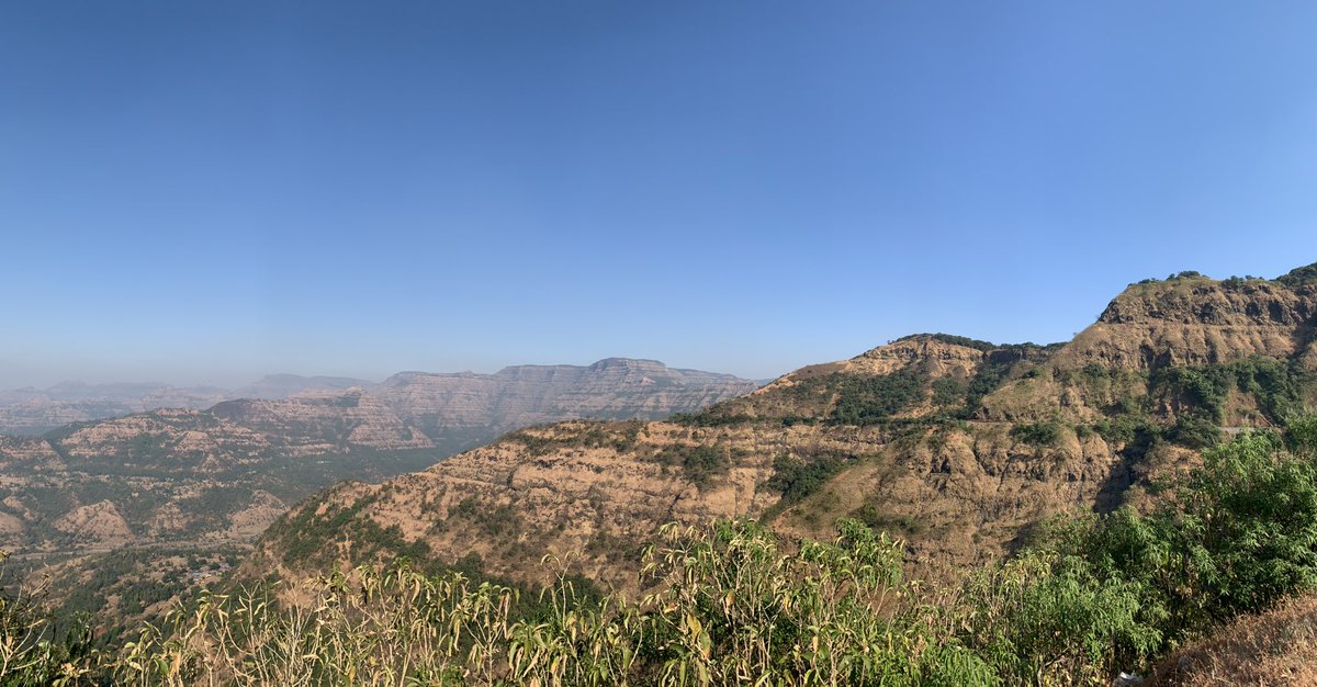 karthickbala's tweet image. Multiple layers of solidified flood basalt of Deccan Traps from Mahabaleshwar. One of the largest volcanic features on Earth #Geology #WesternGhats