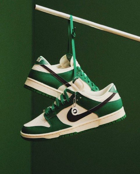 snkr_twitr's tweet photo. Coming soon: Nike Dunk Low SE ‘Lottery’

DTLR -> https://t.co/mknlND61qS

#AD https://t.co/Lky7xFVqDG
