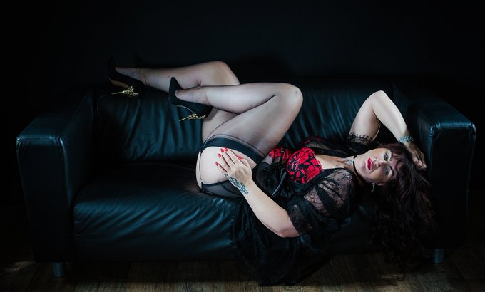 Good Afternoon my Naughty Family! How are we all hanging today? It looks like the start of the year is