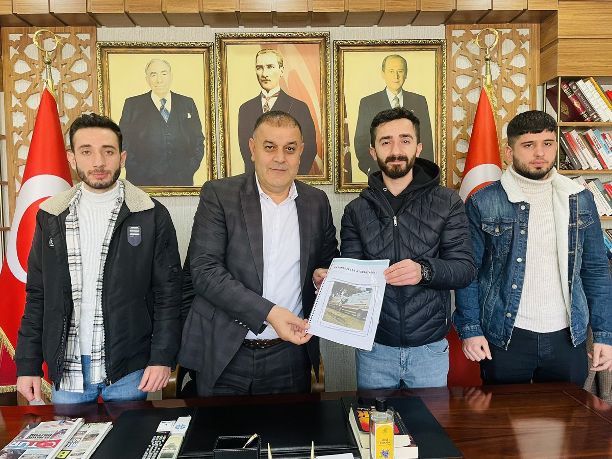 #Paramedik bölümü mezunları adına bizleri ziyaret eden Batuhan Tilgen, Sedat Rağbet, Ali Yıldız kardeşlerime ziyaretleri için teşekkür ediyor, sundukları dosyayı gerekli mercilere ileterek konunun takipçisi olacağız.
<a href="/E_SemihYalcin/">E. Semih Yalçın</a>