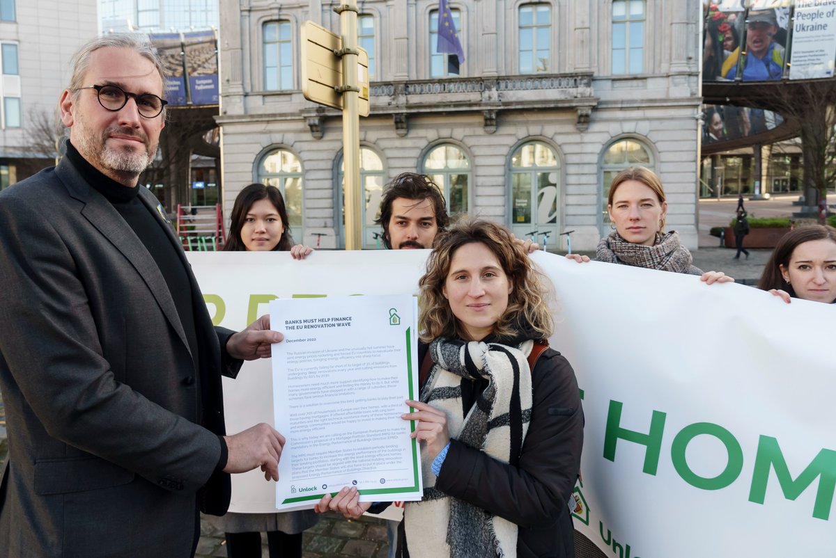 PositiveMoneyEU's tweet photo. 📣 We are live from the European Parliament in Brussels asking MEPs to help people heat their homes!
🗣 Help us be heard!
🚀You can join the action too and ask MEPs to #HelpPeopleHeatHomes clicking here 👉https://t.co/eJ8RF6cG4q https://t.co/GCwIDBb6qM