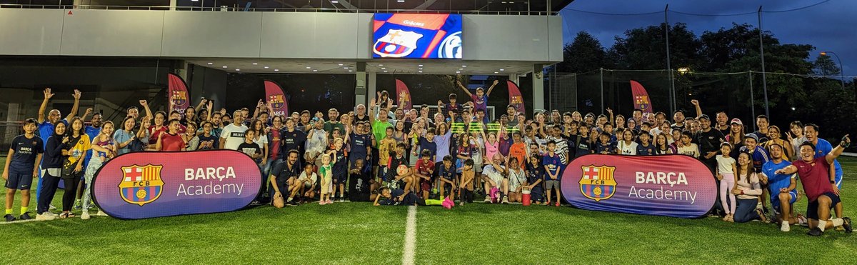 BarcaAcademy's tweet photo. 📍🇸🇬 Family Day at Barça Academy Singapore 💙❤ https://t.co/i0hLheDZmI