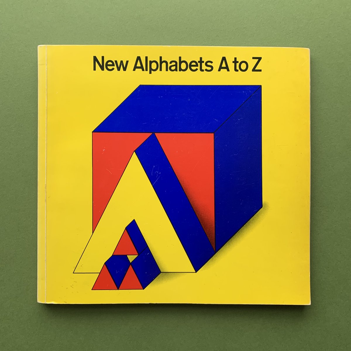 ThePrintArkive's tweet photo. NEW STOCK at https://t.co/QKCEIdQ9bD
New Alphabets A to Z
1973
#theprintarkive #indiebookstore #designbook #designhistory #midcenturydesign #designinspo #britishdesigner #1970s #herbertspencer #colinforbes #fontdesign #typefaces #alphabet #colinforbes @pentagram https://t.co/T3jcO4IbSp