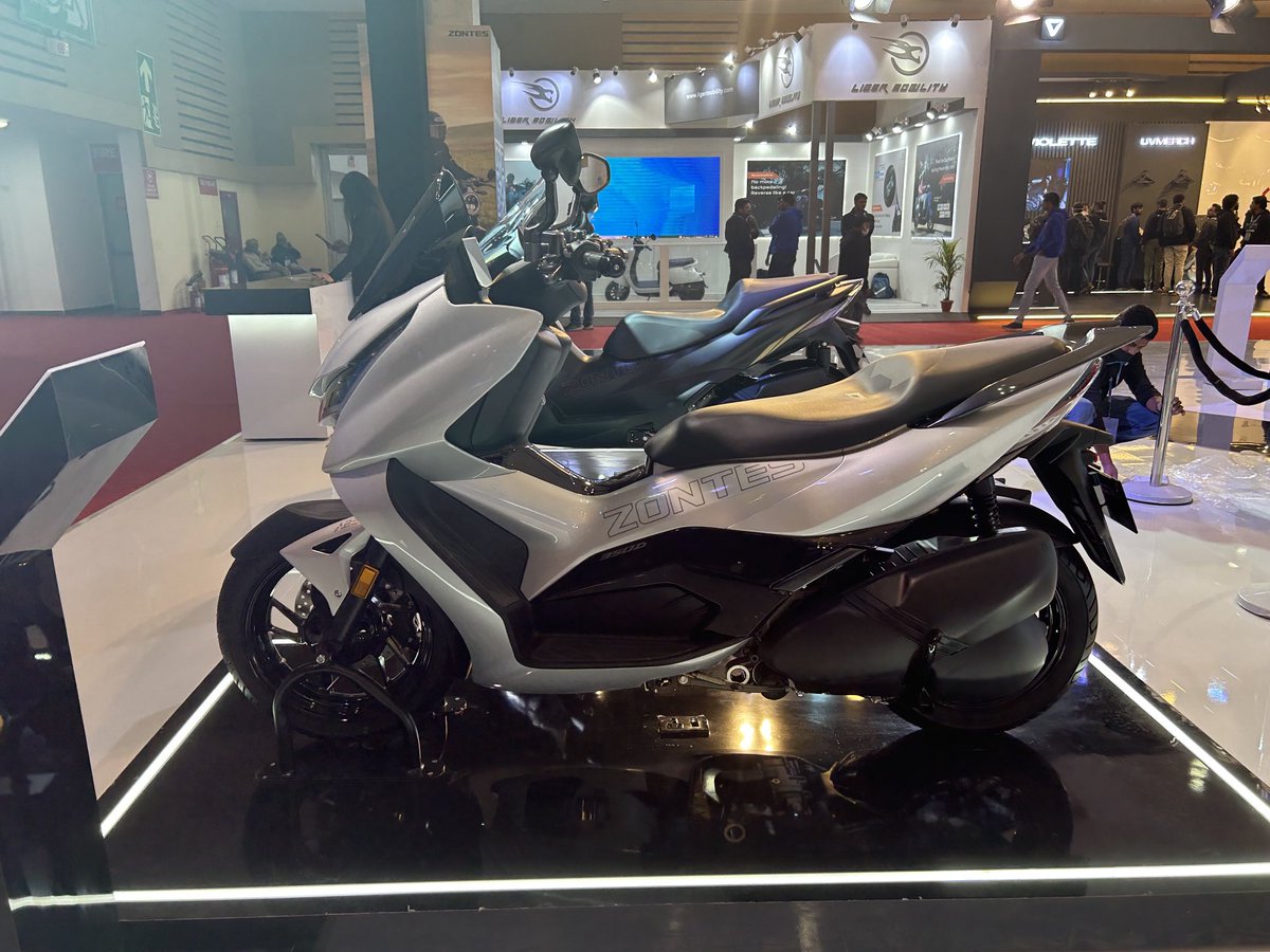 carandbike's tweet photo. The @IndiaZontes #350D and #350E maxi-scooters showcased at @AEMotorShow 350 cc engine, 36.2 hp @ 7500 rpm and 38 Nm @ 6,000 rpm. Will be launched in India in a couple of months. What should be a good price? #cnbatautoexpo #autoexpo2023 https://t.co/uMPbMvELn9