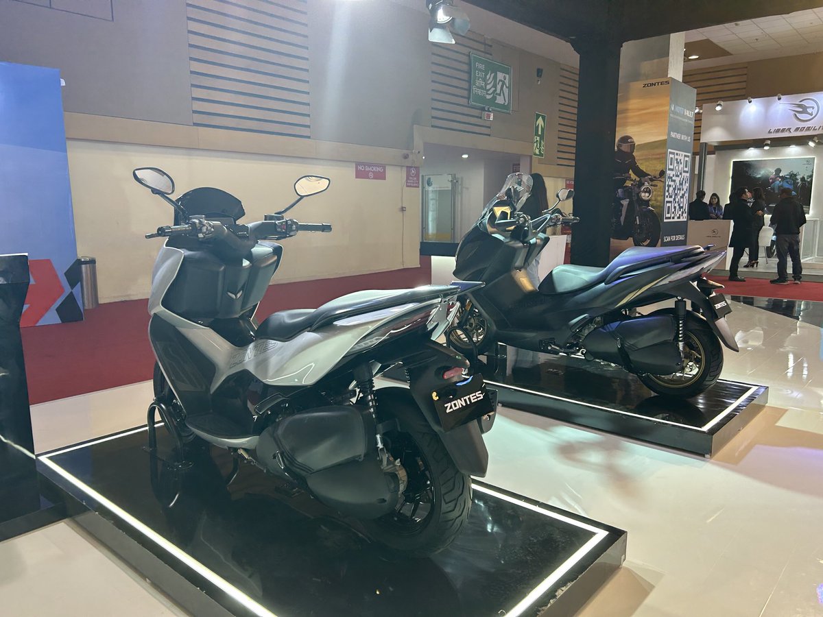 carandbike's tweet photo. The @IndiaZontes #350D and #350E maxi-scooters showcased at @AEMotorShow 350 cc engine, 36.2 hp @ 7500 rpm and 38 Nm @ 6,000 rpm. Will be launched in India in a couple of months. What should be a good price? #cnbatautoexpo #autoexpo2023 https://t.co/uMPbMvELn9