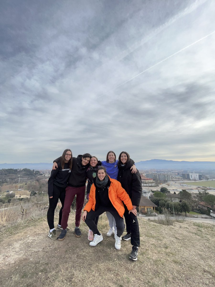 annaponcee_'s tweet photo. L’assignatura de la @MargaridaTio ha set un viatge especial i punyent! Aquí ens trobeu connectant amb l’entorn en l’últim dia de l’assignatura❤️‍🩹 #muvicef https://t.co/5k1uDWdxaK